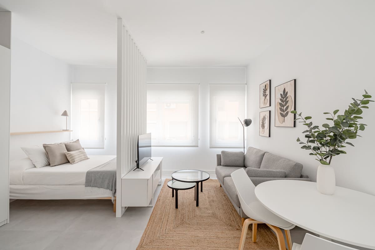 Estudio luminoso en Trees Coliving Matadero